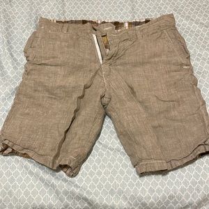 Men’s Tommy Bahama 100% linen reversible shorts size 32.